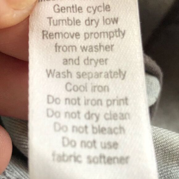 Athleta Diamond Chaturanga Knocker Capri pant, size small - Picture 8 of 10